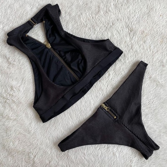 Beach Bunny black bikini - Picture 4 of 13